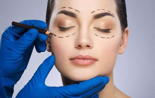 Can Eyelid Surgery in Islamabad Be Done Without Changing Your Eye Shape?