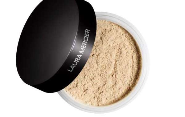 How Laura Mercier Setting Powder Helps Create a Smooth, Long-Lasting Makeup Look