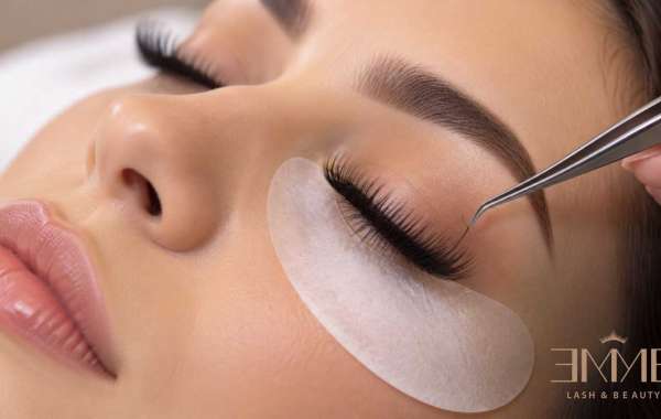 Eyelash Extensions Refill: How to Choose the Right Salon Now